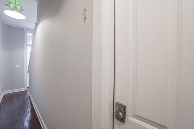 Photo - 310 E Lanvale St Unidad 1