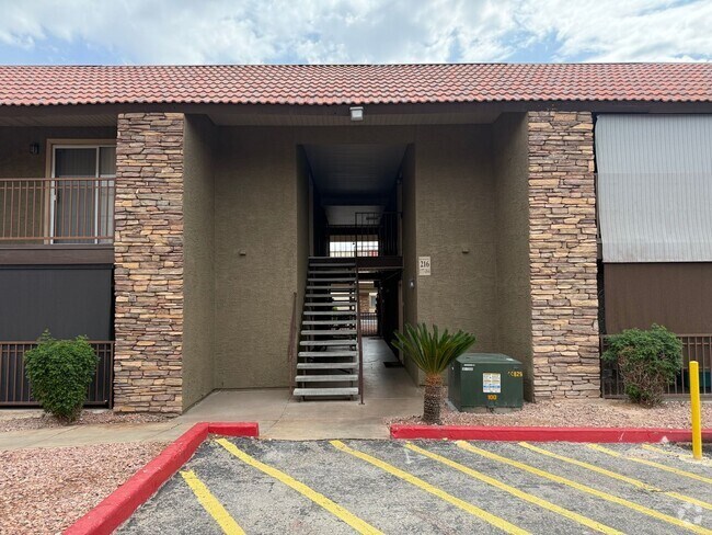 Building Photo - Beautiful Upstairs Unit in Bella Vita Guar... Rental