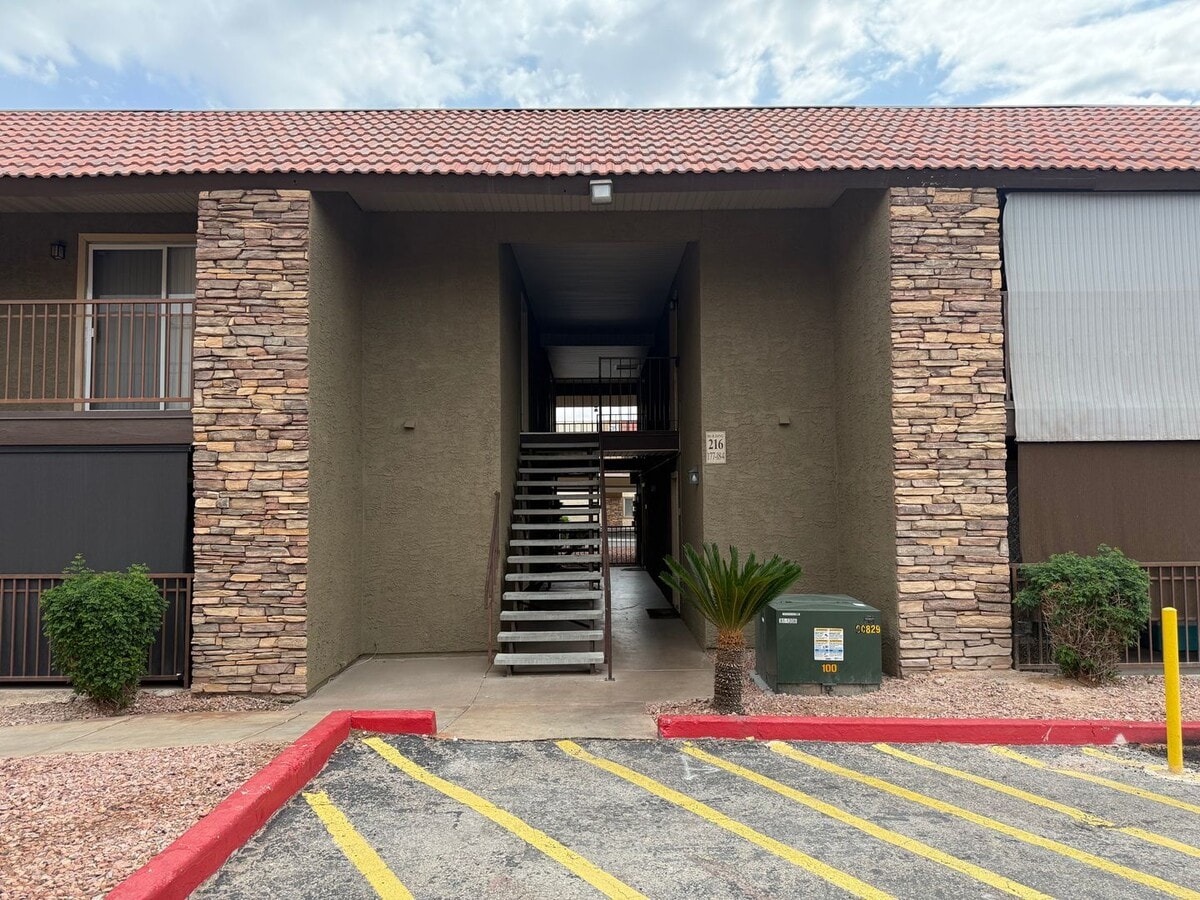 Upstairs unit at Bella Vita Guard-Gated Co... - Upstairs unit at Bella Vita Guard-Gated Co... Rental