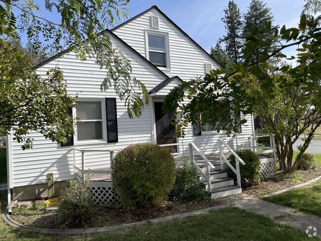 Building Photo - 595 S Hofstetter St Rental