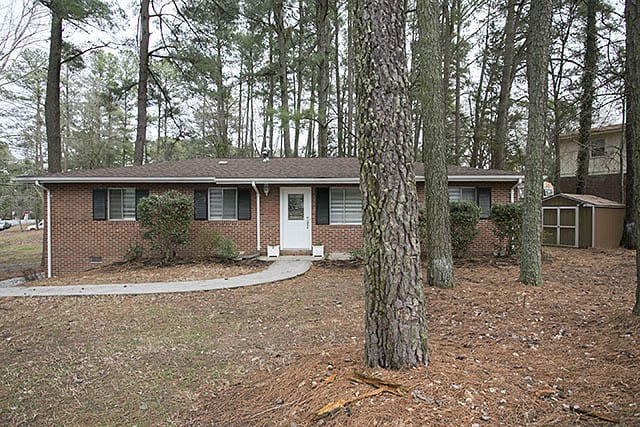 Building Photo - Charming Brick Ranch on a Spacious, Wooded... Rental