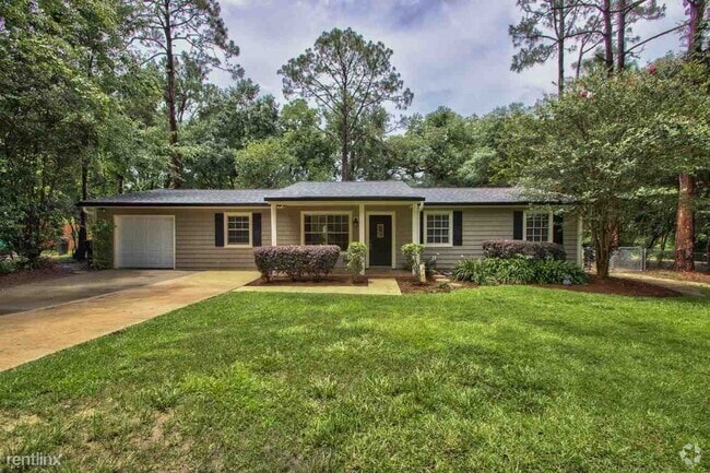 Building Photo - Beautiful 3/2 single family home