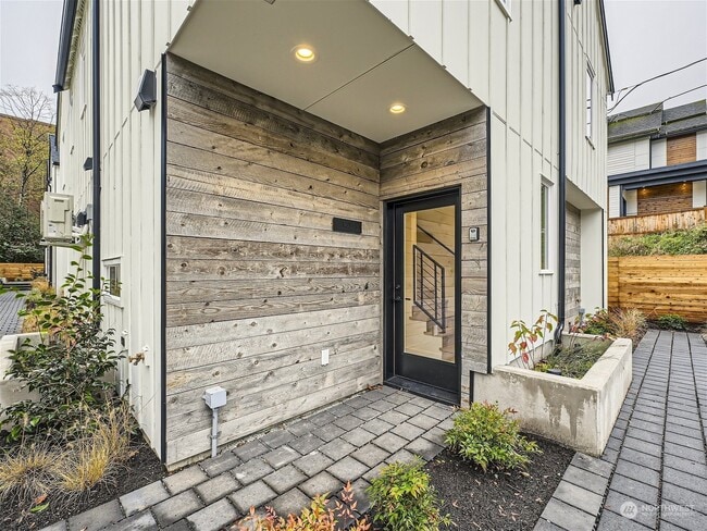 Puerta principal - 10346 Wallingford Ave N