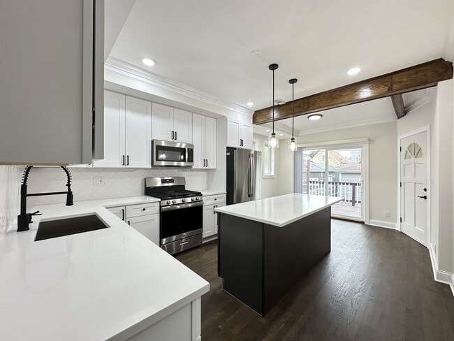 Building Photo - 2317 N Keeler Ave Unit J08P