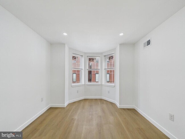 Photo - 3629 Warren St