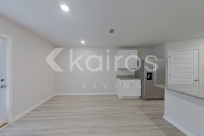 Photo - 212 Monarch Ln