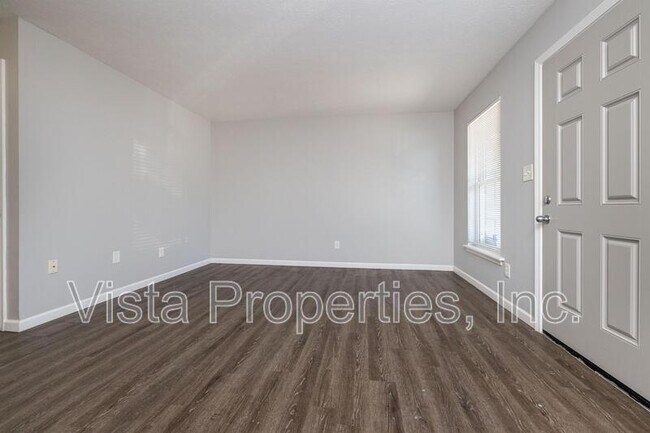 Photo - 4806 Saddlebrook Ln Unit Apt 3