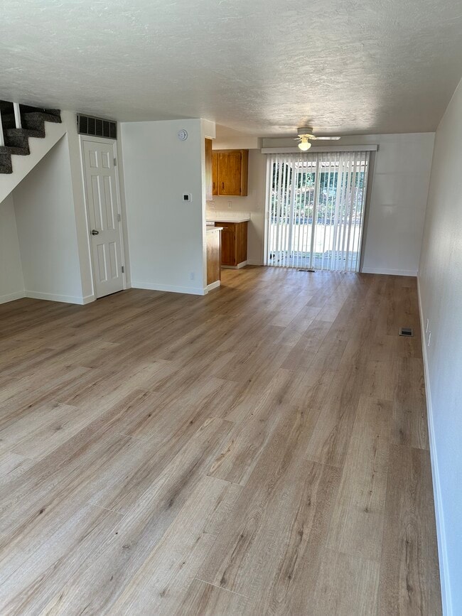Building Photo - 1253 Piper Ln Rental