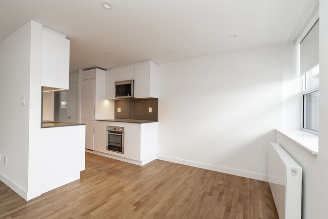 Photo - 501 Kingston Rd