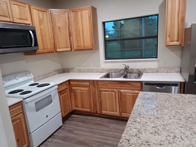 Photo - 324 Cummings St