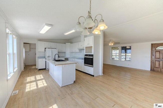 Photo - 205 Par Rd 2226