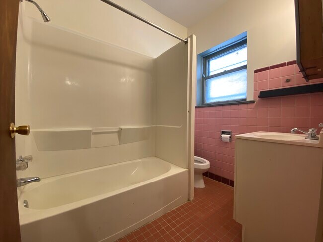 Photo - 934-936 W Windsor Building