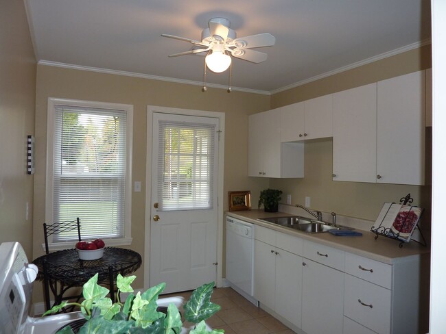 Photo - Beautiful 2 Bed 1 Bath in Quiet Area - NO PETS ALLOWED