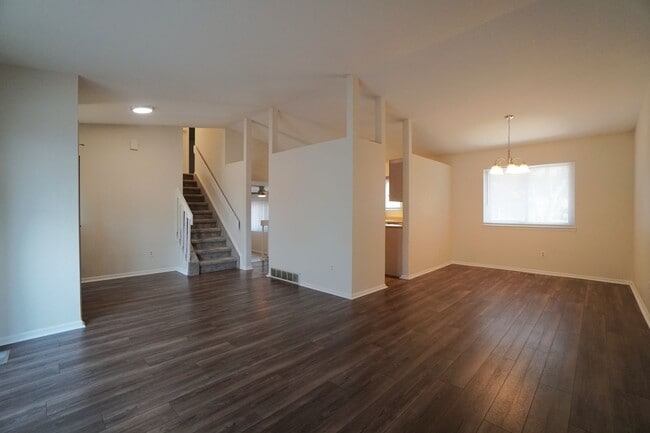 Photo - 2205 Parliament Dr