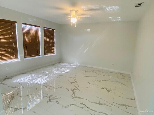 Photo - 3105 E Laurel St