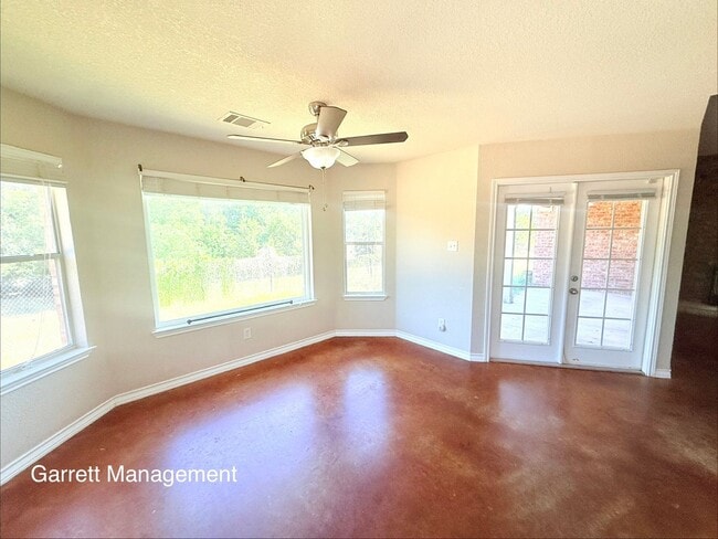 Photo - Brick 3/2 home with office in West Lampasas