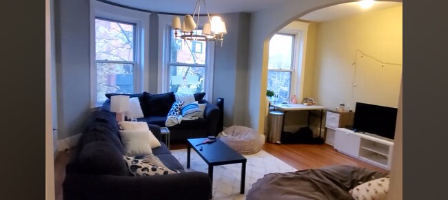 Building Photo - Brookline 6-Bed, 3-Bath Near BU Available for 9/1/26; Heat/HW Included