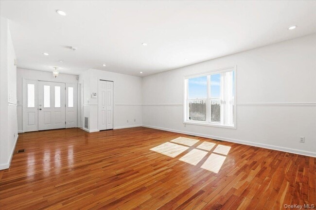 Photo - 44 Greenvale Cir