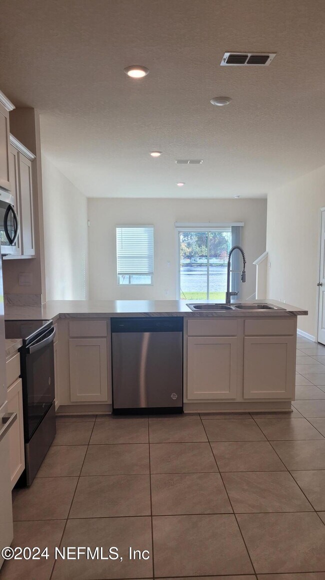 Photo - 894 Observatory Pkwy