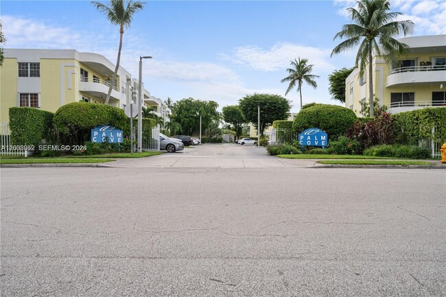 Building Photo - 10795 SW 108th Ave Unit 201