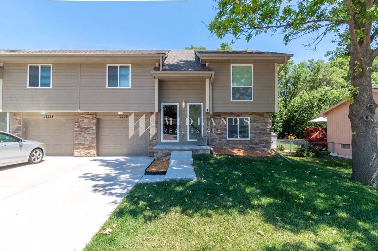 Beautiful Duplex - Beautiful Duplex