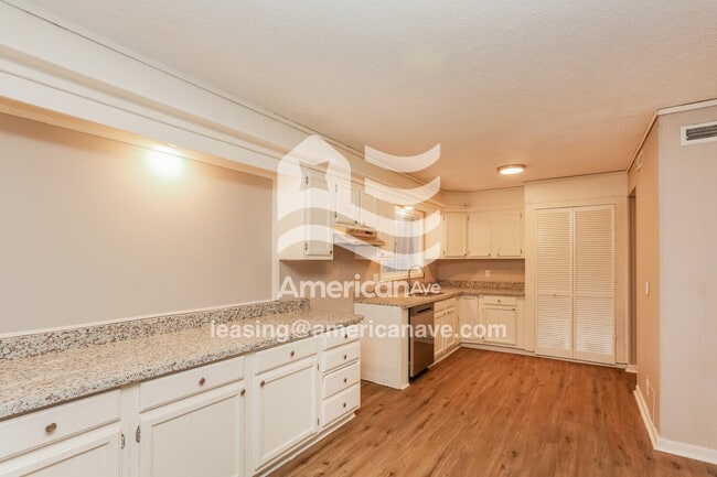 Photo - 1051 Westway St