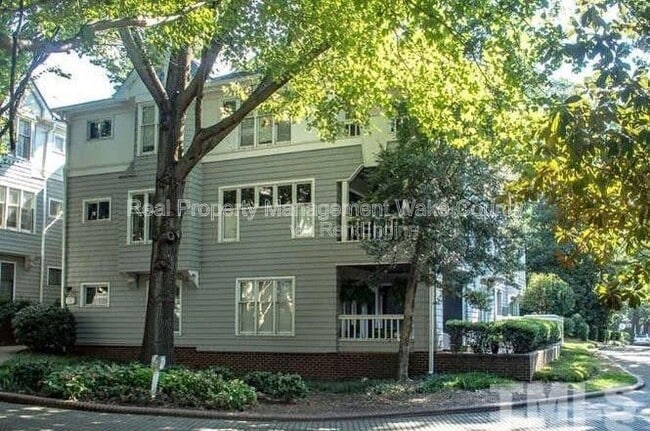 Building Photo - 700 Bishops Park Dr Unit 202