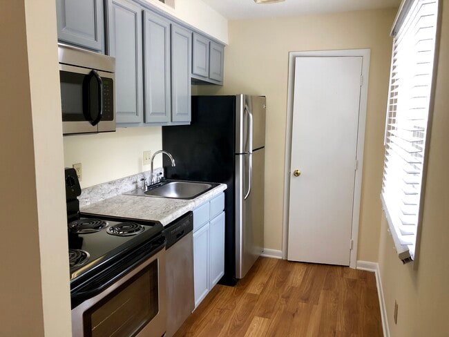 Photo - 900 Moses Ct