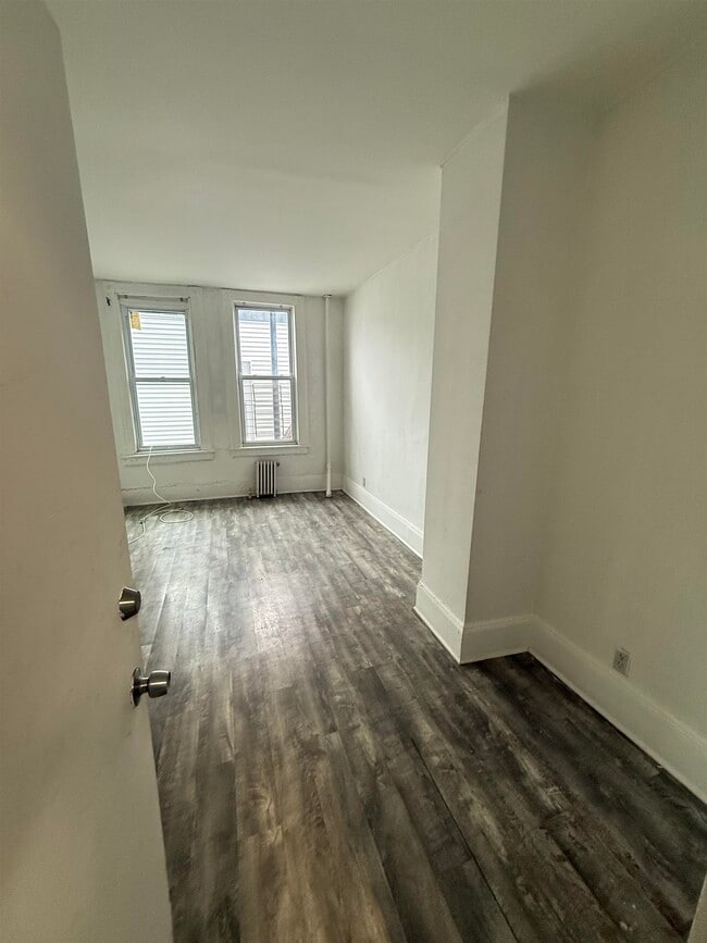 Building Photo - 2500 Adam Pl Unit 120