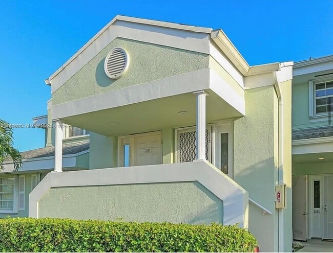 Building Photo - 2504 SE 20th Pl Unit 202A