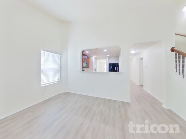 Photo - 2102 York Bend