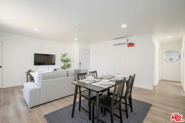 2417 S Budlong Ave Unit 4