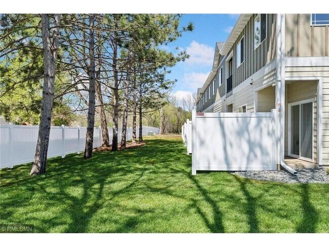 Photo - 425 W 8th St