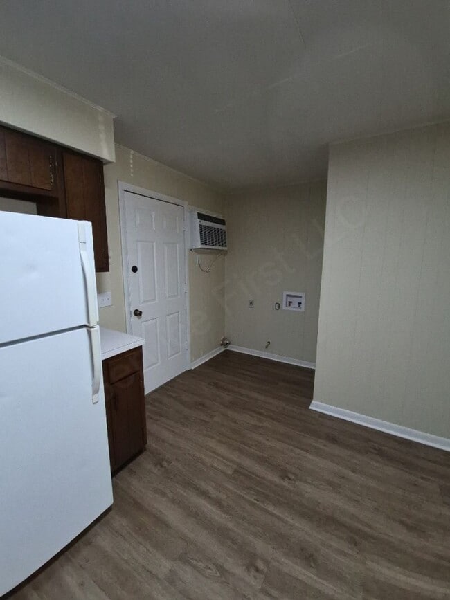 Photo - Bailey Apartments Unit 06