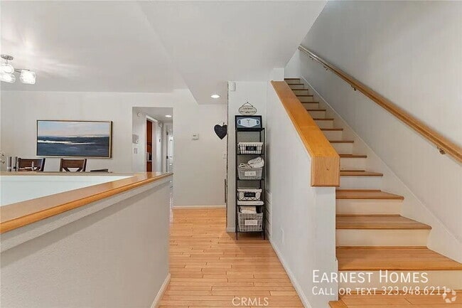 Building Photo - 15175 Magnolia Blvd Rental