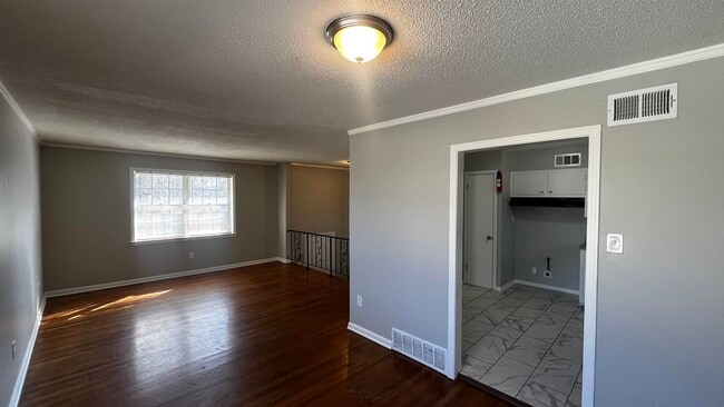 Photo - 2547 Courtney Dr