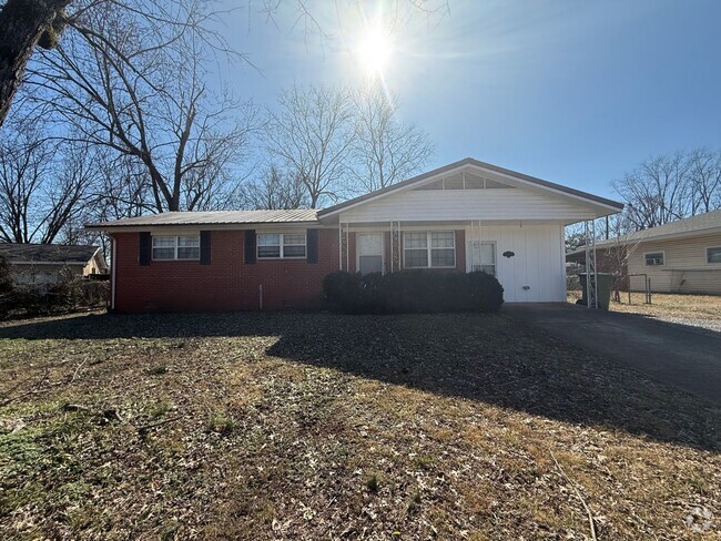 Building Photo - 4 bed 1.5 bath in Huntsville AL Rental