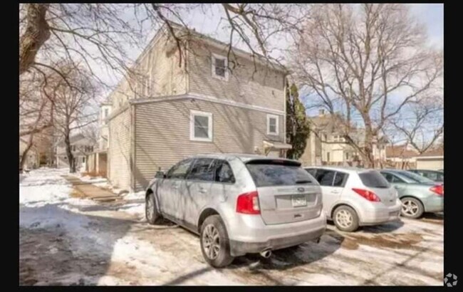 Building Photo - 3225 Cedar Ave S Rental