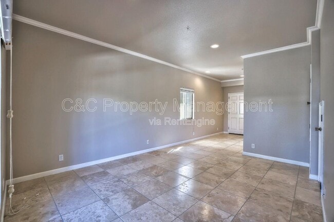 Photo - 815 Alice St