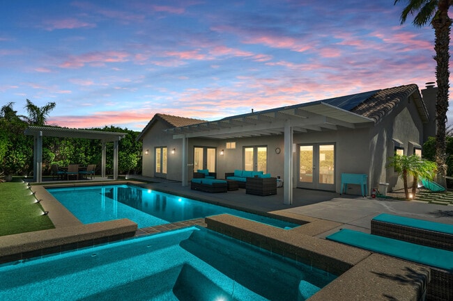 1502 Amelia Way