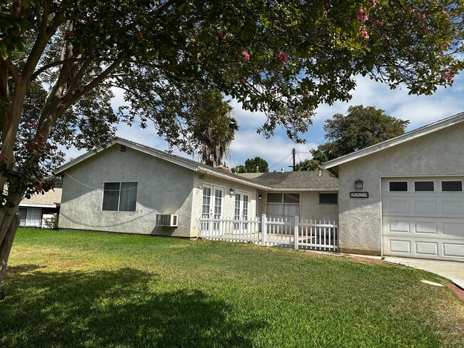 Riverside Home For Rent- 3 bedrooms! - Riverside Home For Rent- 3 bedrooms!