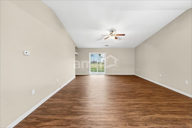 Photo - 410 Lind Point Ln