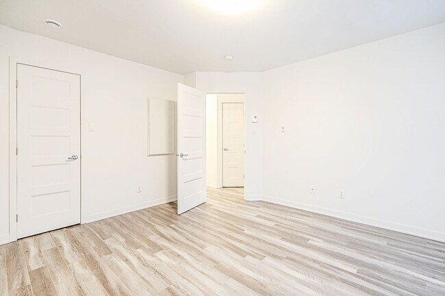 Photo - 1625 Av. de la Gare Unit 1625