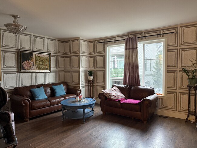 Photo - 8217-204B 204B St.