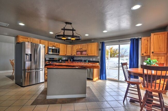 Photo - 3018 Market Way