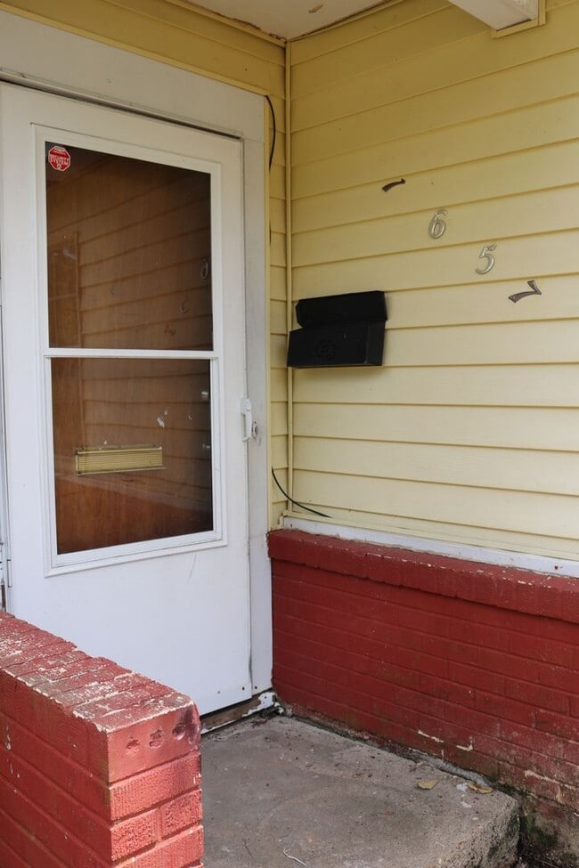 Photo - 1657 Midway Ave