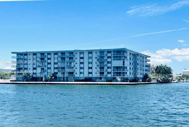 Building Photo - 4000 NE 170th St Unit 402 Rental