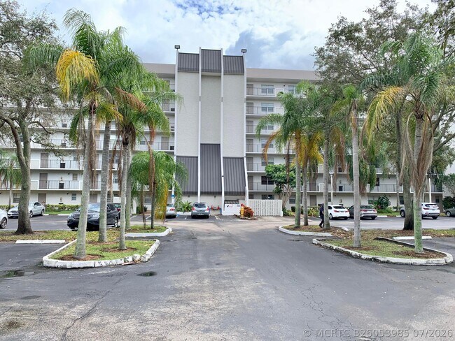 Building Photo - 3100 W Rolling Hills Cir Unit 309