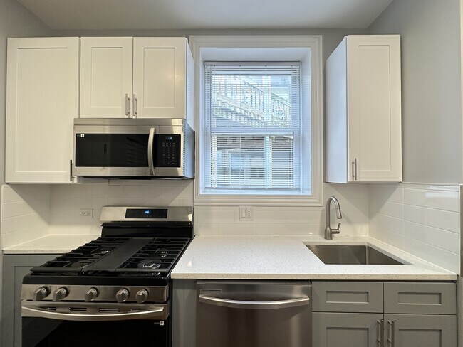 Photo - 1157 W Lunt Ave Unit 3