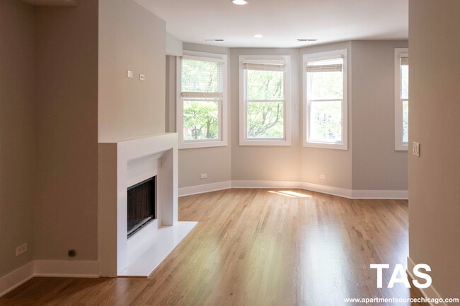 Photo - 2320 N Southport Ave Unit 2